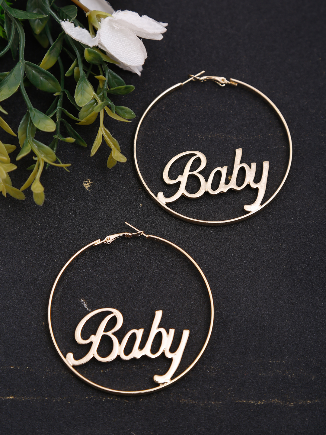 YouBella
Red & Silver-Toned Contemporary Hoop Earrings