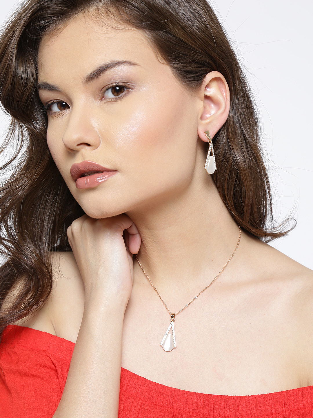 YouBella Gold-Toned  Off-White Stone-Studded Jewellery Set